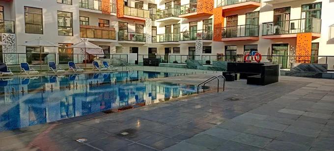 Binghatti Mirage: Pool
