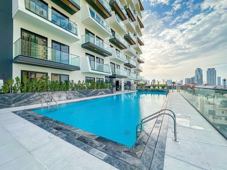 Binghatti Nova: Pool