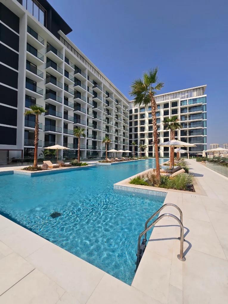 Binghatti Phoenix: Pool