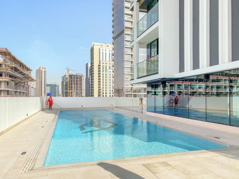 Binghatti Venus: Pool