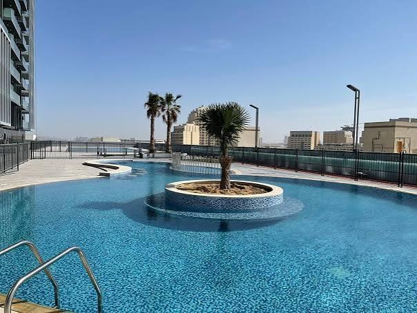 Bloom Towers: Pool