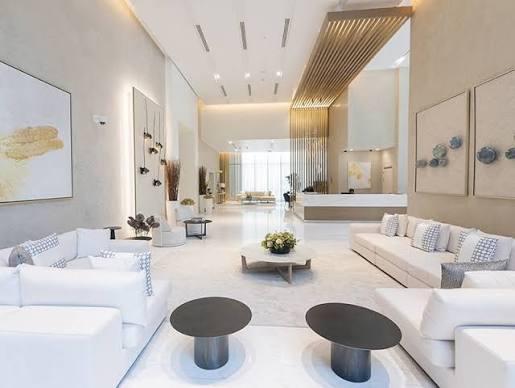 Boulevard Crescent: Lobby