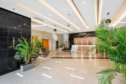 Burj Al Nujoom: Lobby