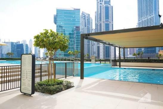 Burj Crown: Pool