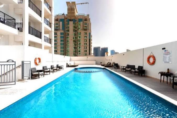 Burj Sabah: Pool