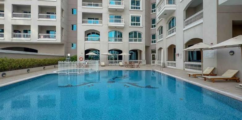 Burj View Residence: Pool