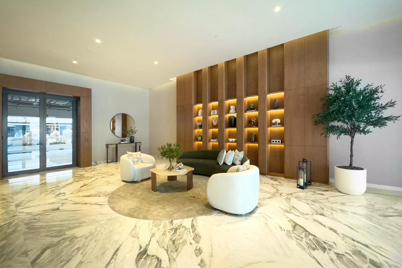 City Walk: Lobby