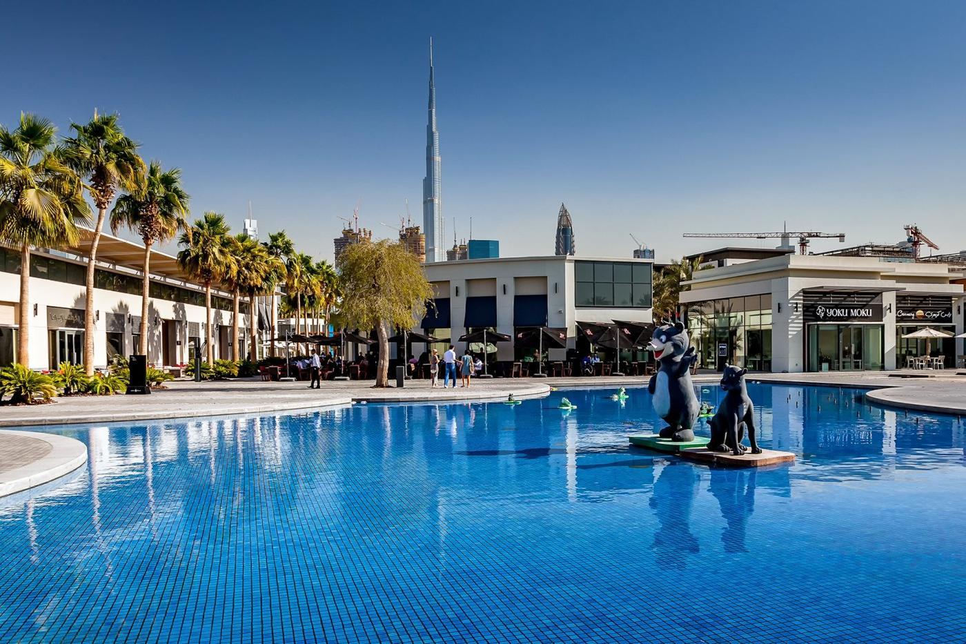 City Walk: Pool