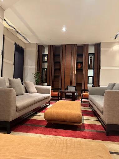 Creek Heights: Lobby