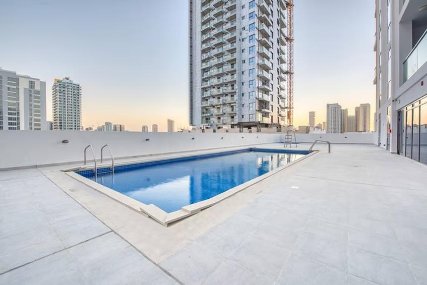 Dezire Residences: Pool