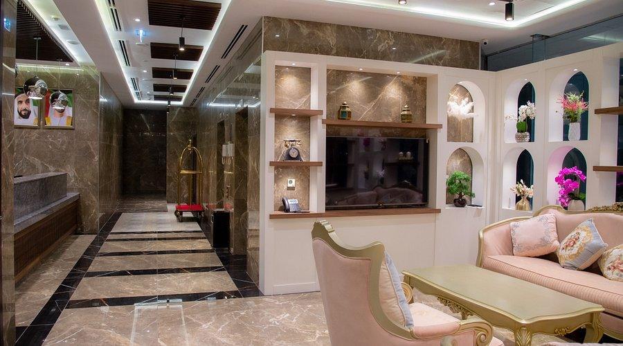 Emirates Garden: Lobby