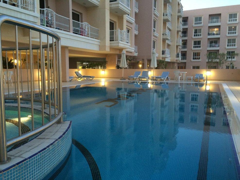 Emirates Garden: Pool
