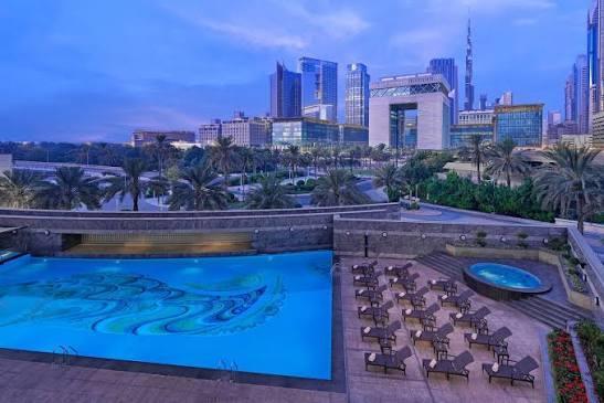 Emirates Towers: Pool