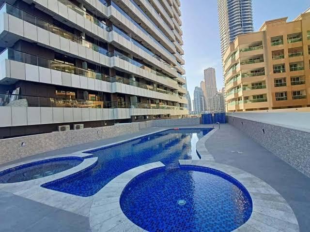 Escan Marina Tower: Pool