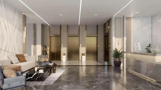 Ewan Residence: Lobby