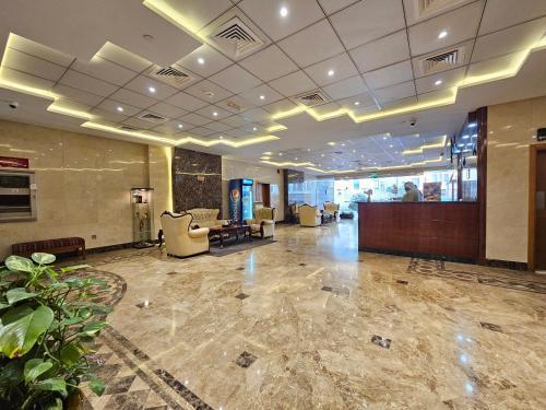 Fancy Rose Apartments: Lobby