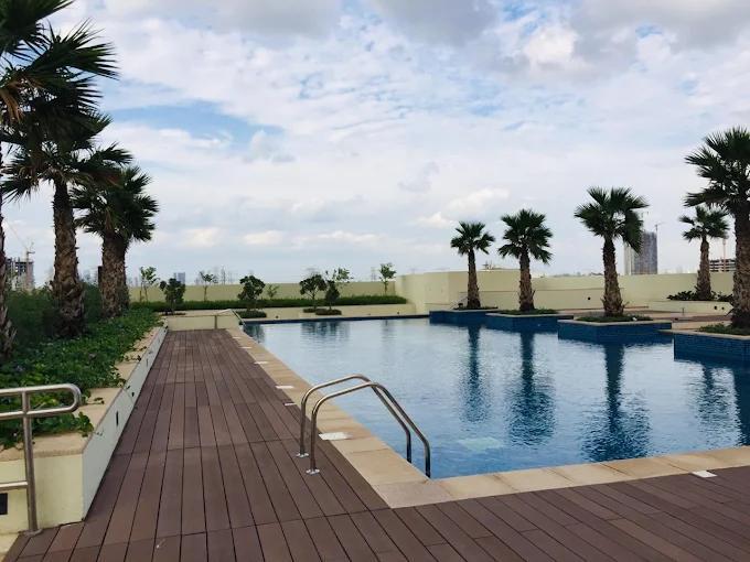 Ghalia: Pool