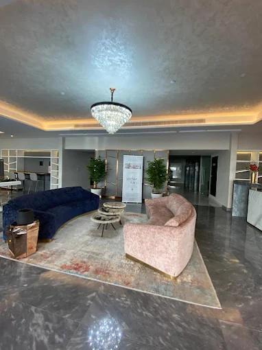 Giovanni Boutique: Lobby