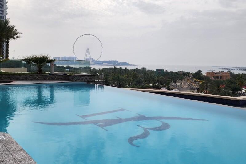 Grand Horizon: Pool