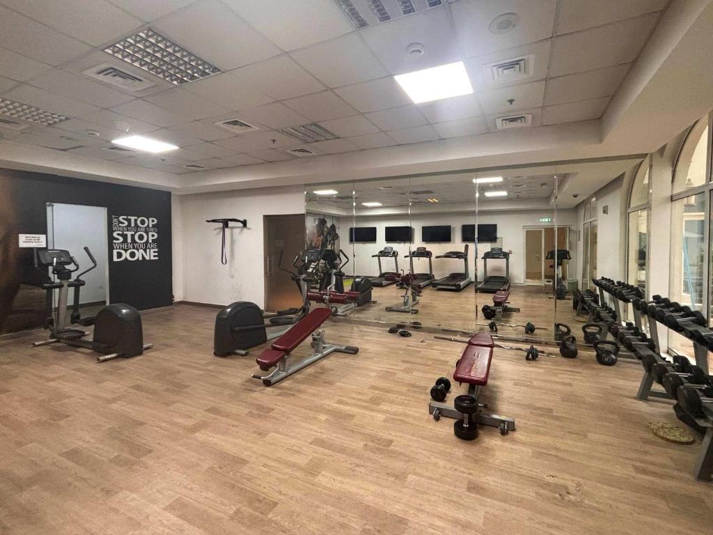 Hanover Square: Gym