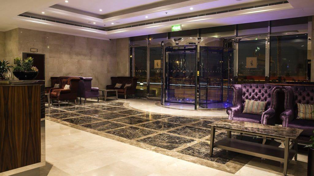 Hanover Square: Lobby