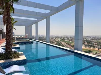 Grand Horizon: Pool