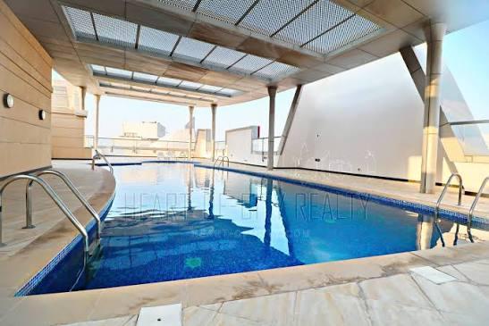 Hub Canal 2 Tower: Pool