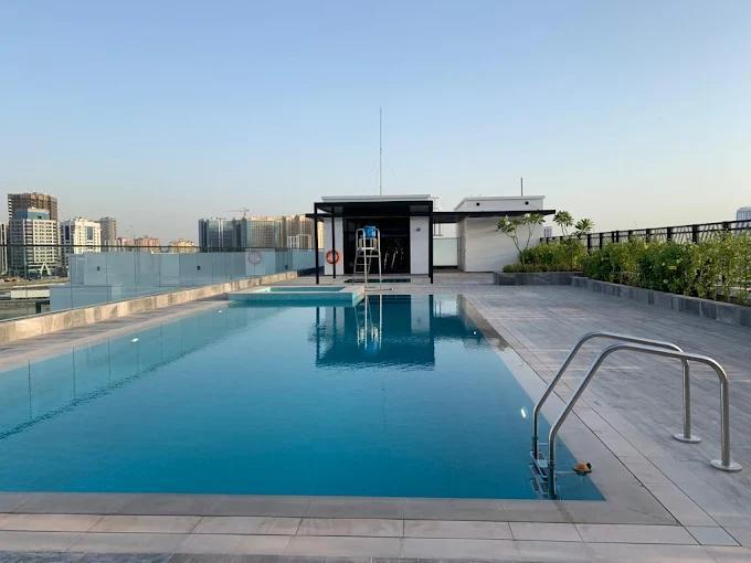 Hyati Avenue: Pool