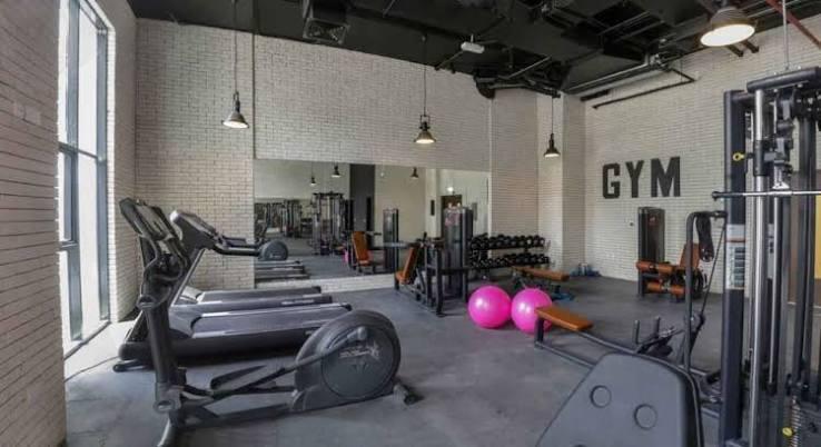 Hyati Residence: Gym