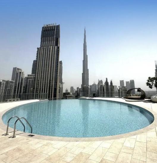 Imperial Avenue: Pool