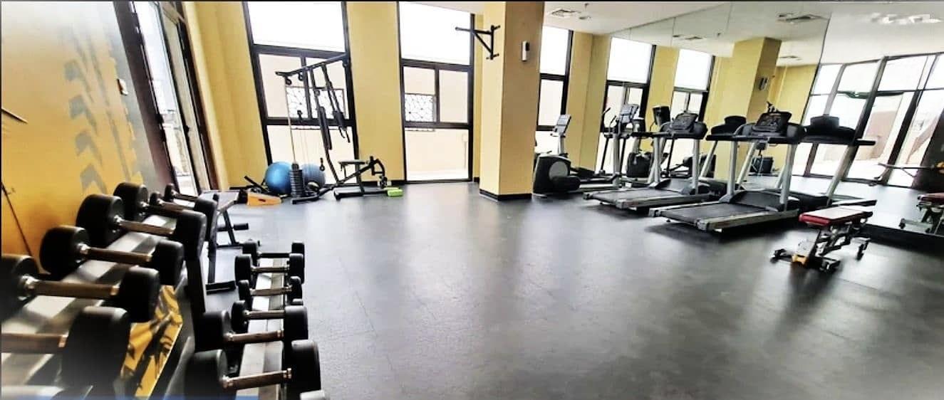 Iris Amber: Gym