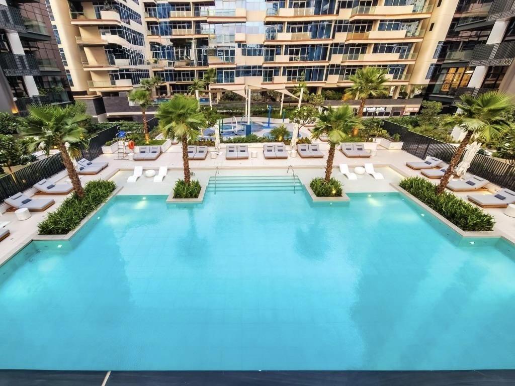 Kensington Waters: Pool