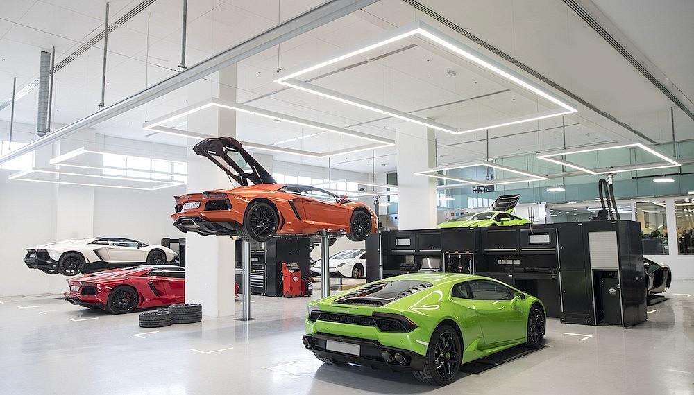 Lamborghini Building: Lobby