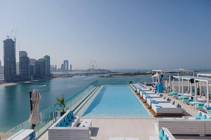 Lamborghini Building: Pool