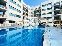 La Riviera Apartments: Pool
