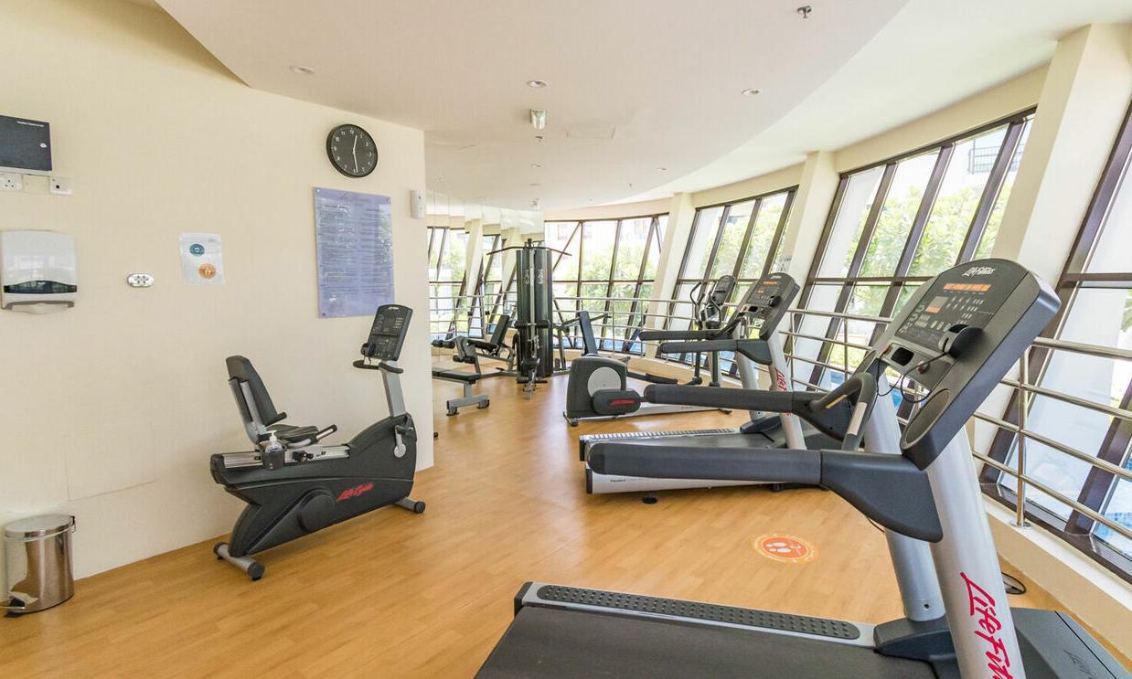 La Riviera Azure: Gym