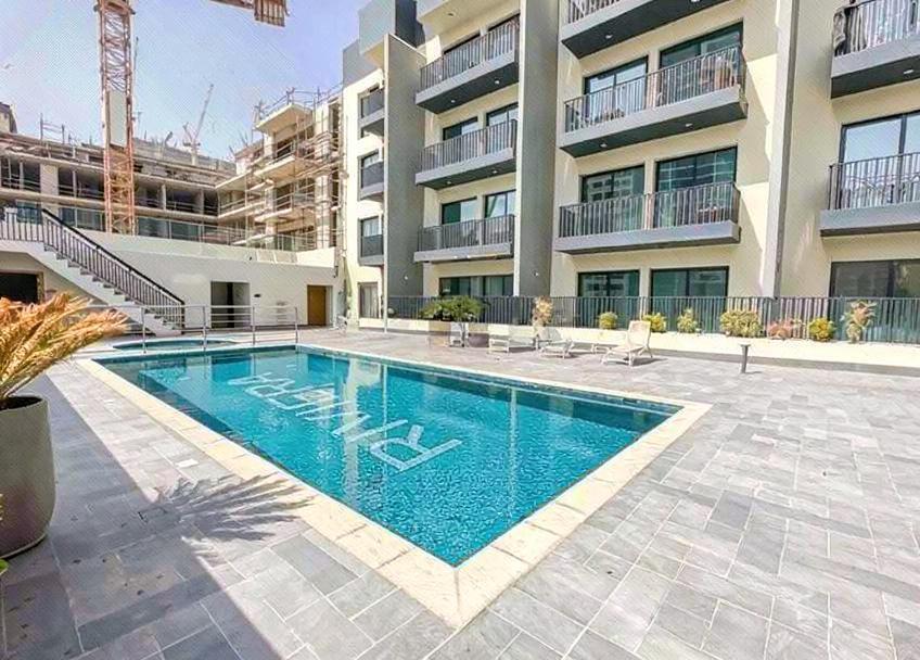 La Riviera Azure: Pool