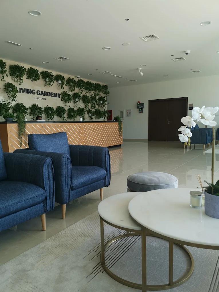 Living Garden: Lobby