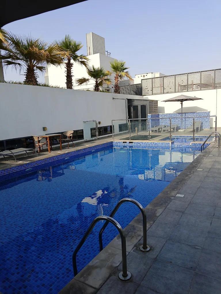 Lucky Residence: Pool