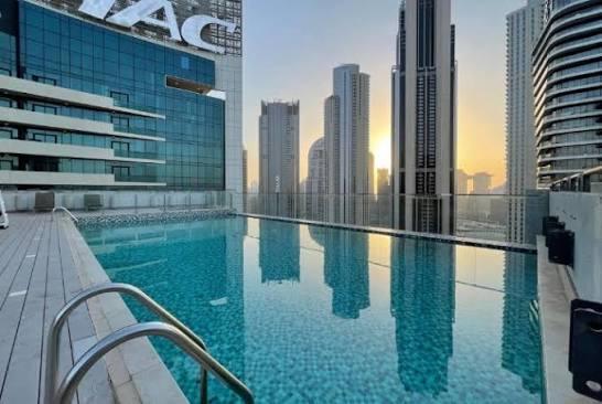 Mada Residences Tower: Pool