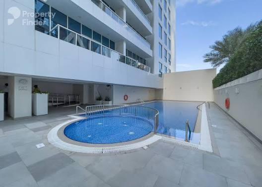 Marina Arcade: Pool