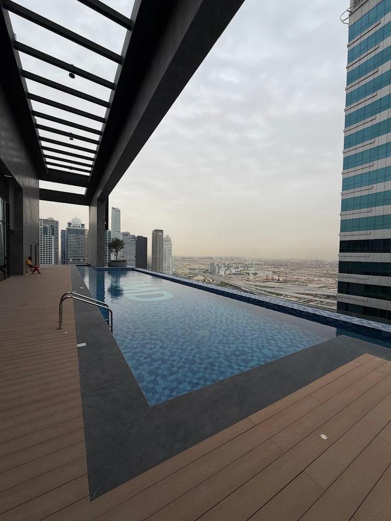 Marina Living: Pool
