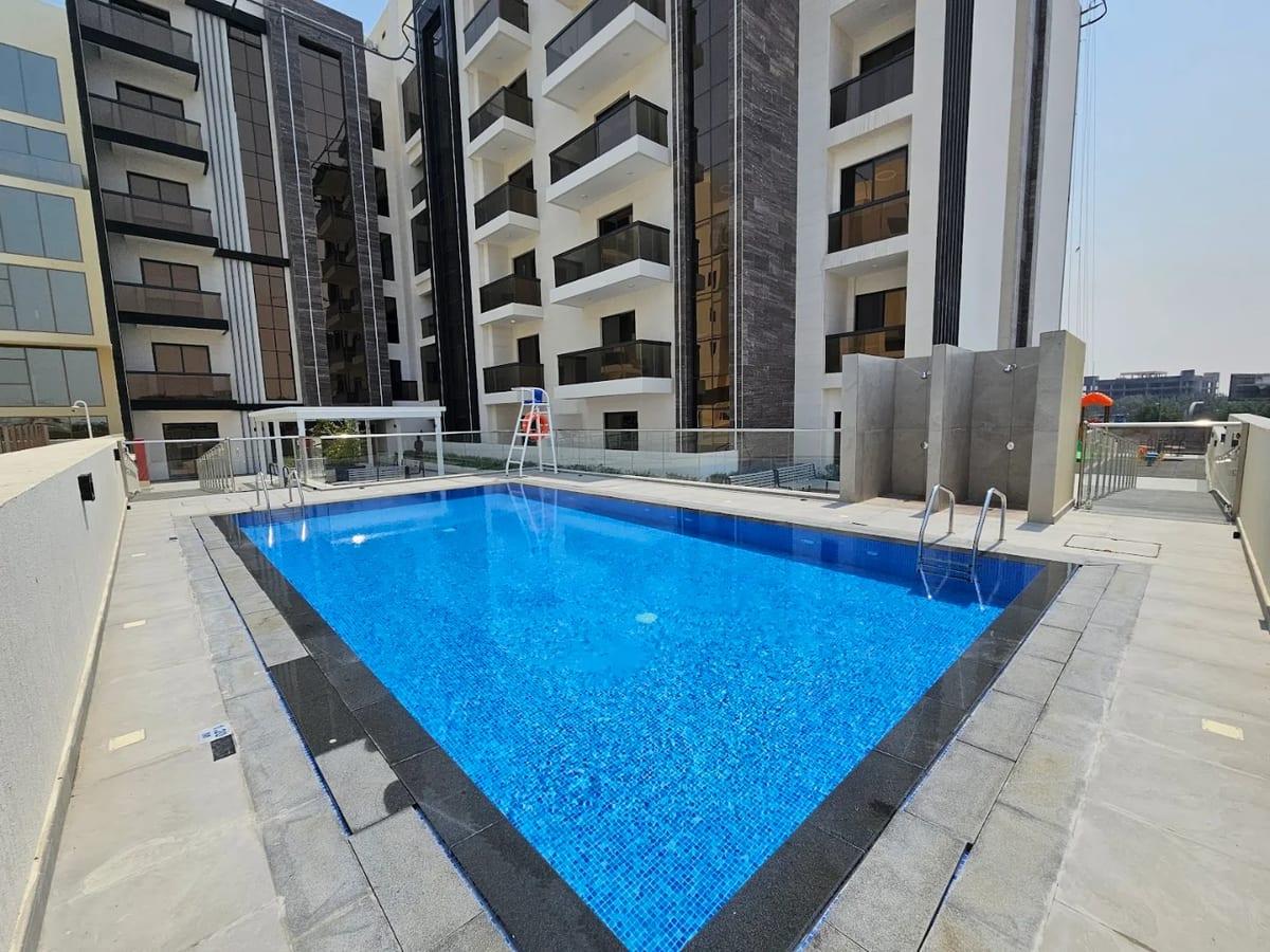 Maya Residences 5: Pool