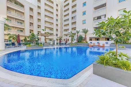 Metropolis Lofts: Pool