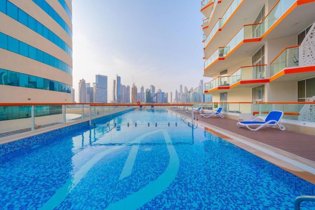 Millennium Binghatti Residences Business Bay: Pool