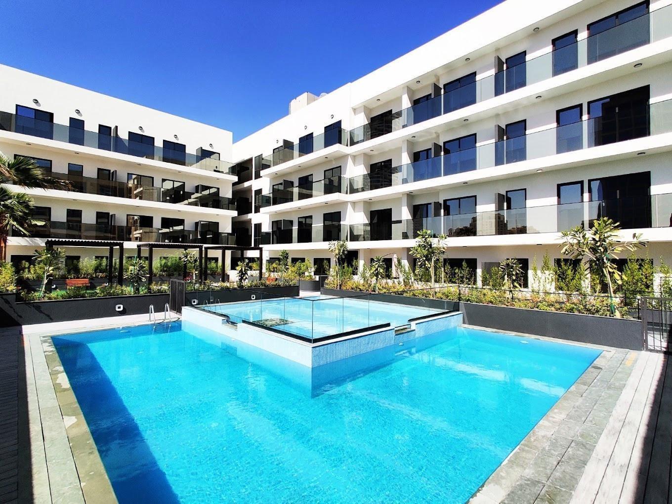 Nicholas Residence: Pool