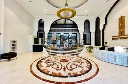 Niloofar: Lobby