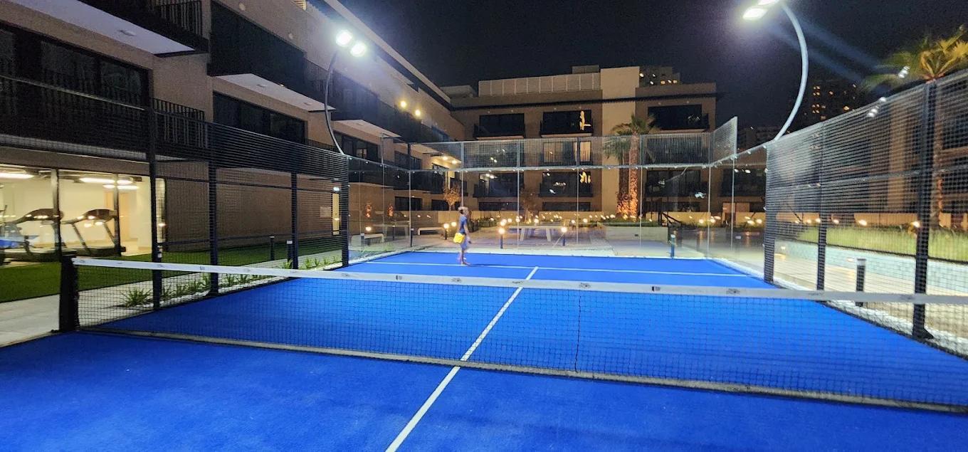 Oakley Square Residences: Padel court