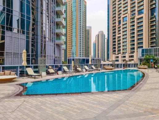 Opera Grand: Pool