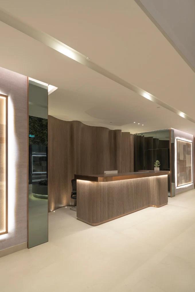 Oxford 212: Lobby